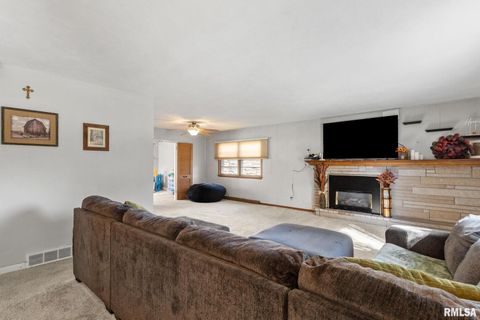 Tiny photo for 2552 37TH Avenue, Rock Island, IL 61201 (MLS # QC4269639)