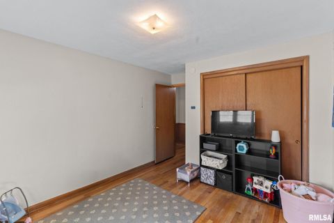 Tiny photo for 2552 37TH Avenue, Rock Island, IL 61201 (MLS # QC4269639)