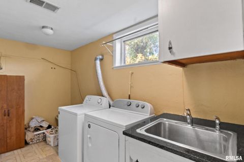 Tiny photo for 2552 37TH Avenue, Rock Island, IL 61201 (MLS # QC4269639)