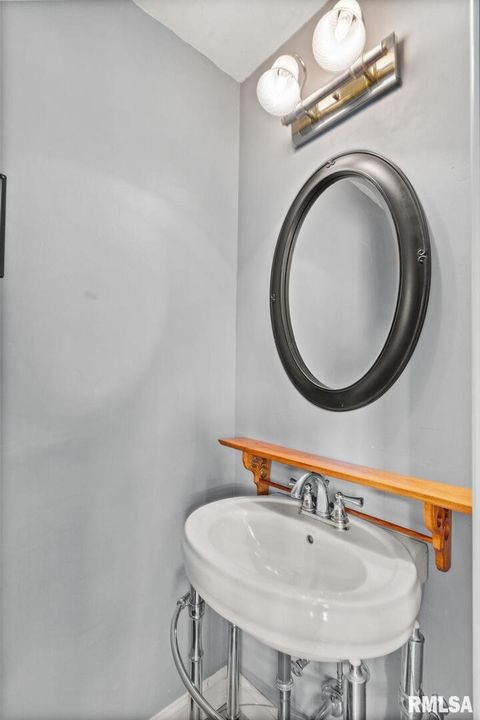 Tiny photo for 2552 37TH Avenue, Rock Island, IL 61201 (MLS # QC4269639)