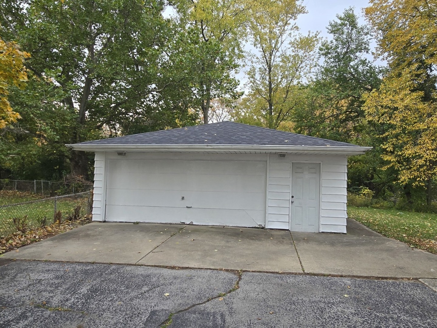 Harvey, Illinois 60426, United States, 3 Bedrooms Bedrooms, ,2 BathroomsBathrooms,Residential,Active,239895