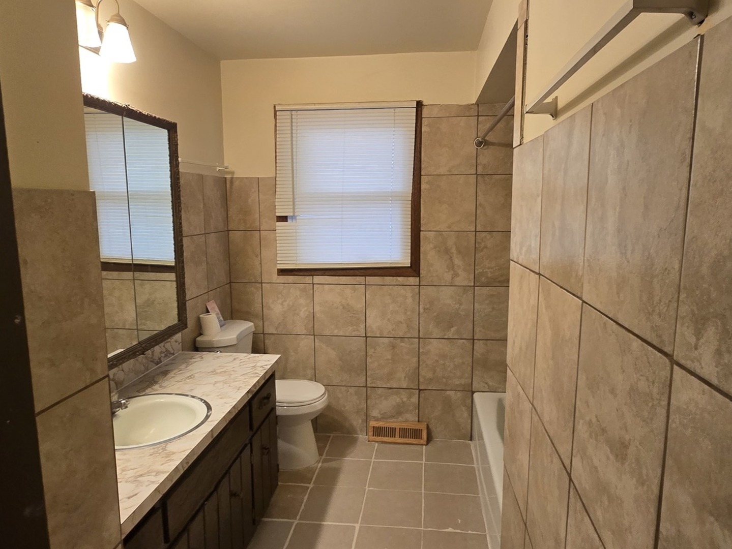 Harvey, Illinois 60426, United States, 3 Bedrooms Bedrooms, ,2 BathroomsBathrooms,Residential,Active,239895