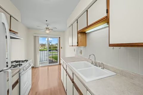 Tiny photo for 611 Hapsfield Lane #100, Buffalo Grove, IL 60089 (MLS # 12620396)