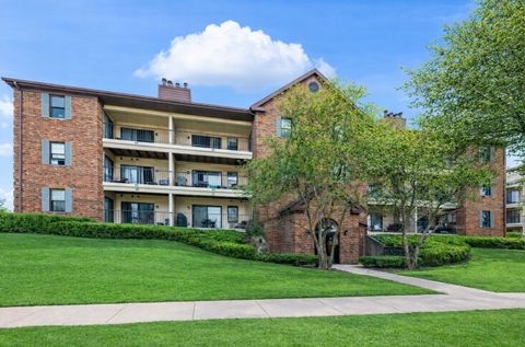 Photo of 611 Hapsfield Lane #100, Buffalo Grove, IL 60089 (MLS # 12620396)