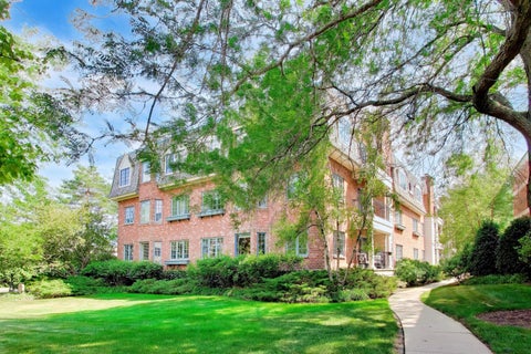 Tiny photo for 151 E Laurel Avenue #104, Lake Forest, IL 60045 (MLS # 12716330)