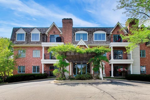 Photo of 151 E Laurel Avenue #104, Lake Forest, IL 60045 (MLS # 12716330)