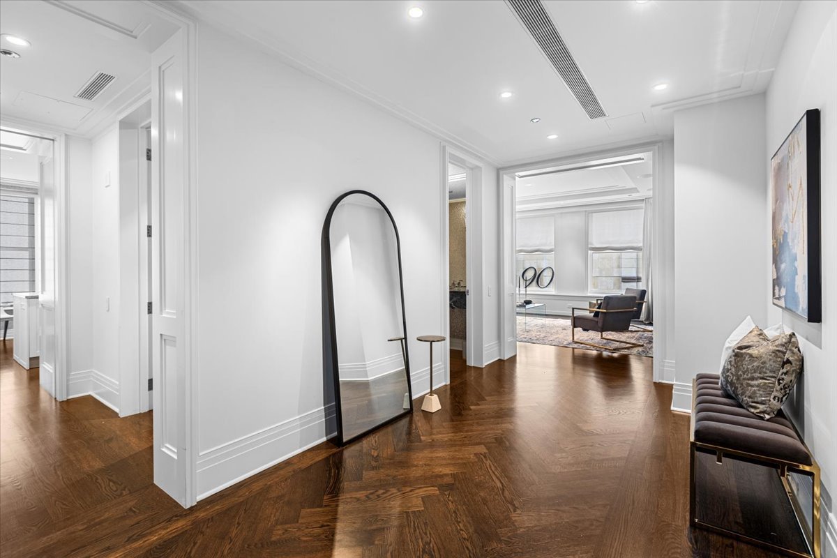 159 E Walton Place 5G