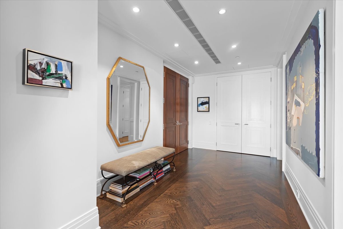 159 E Walton Place 5G