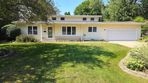 Photo of 1410 Broadview Drive, Bettendorf, IA 52722 (MLS # 12751490)