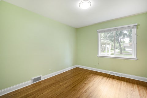Tiny photo for 433 W Sheridan Place, Lake Bluff, IL 60044 (MLS # 12735499)