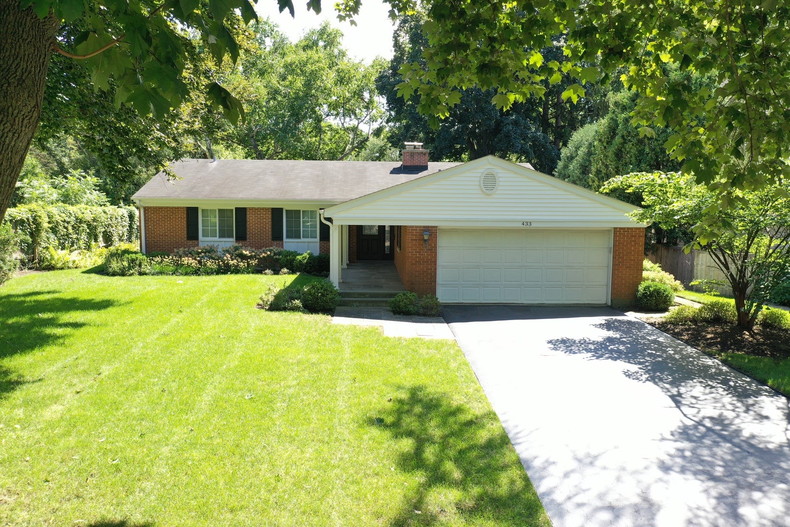 433 W Sheridan Place
