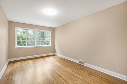 Tiny photo for 433 W Sheridan Place, Lake Bluff, IL 60044 (MLS # 12735499)