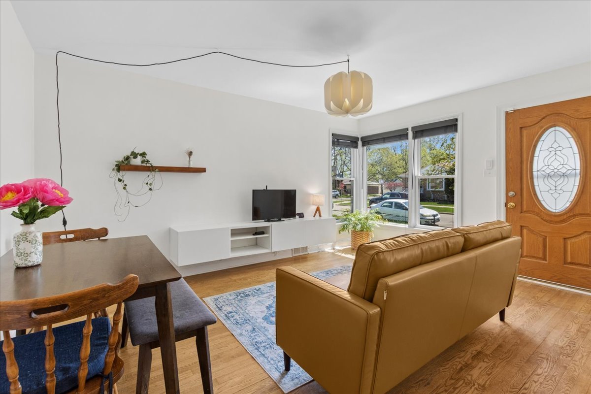 7106 W SUMMERDALE Avenue