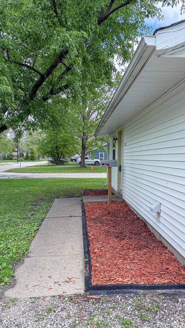 1320 Hedge Road