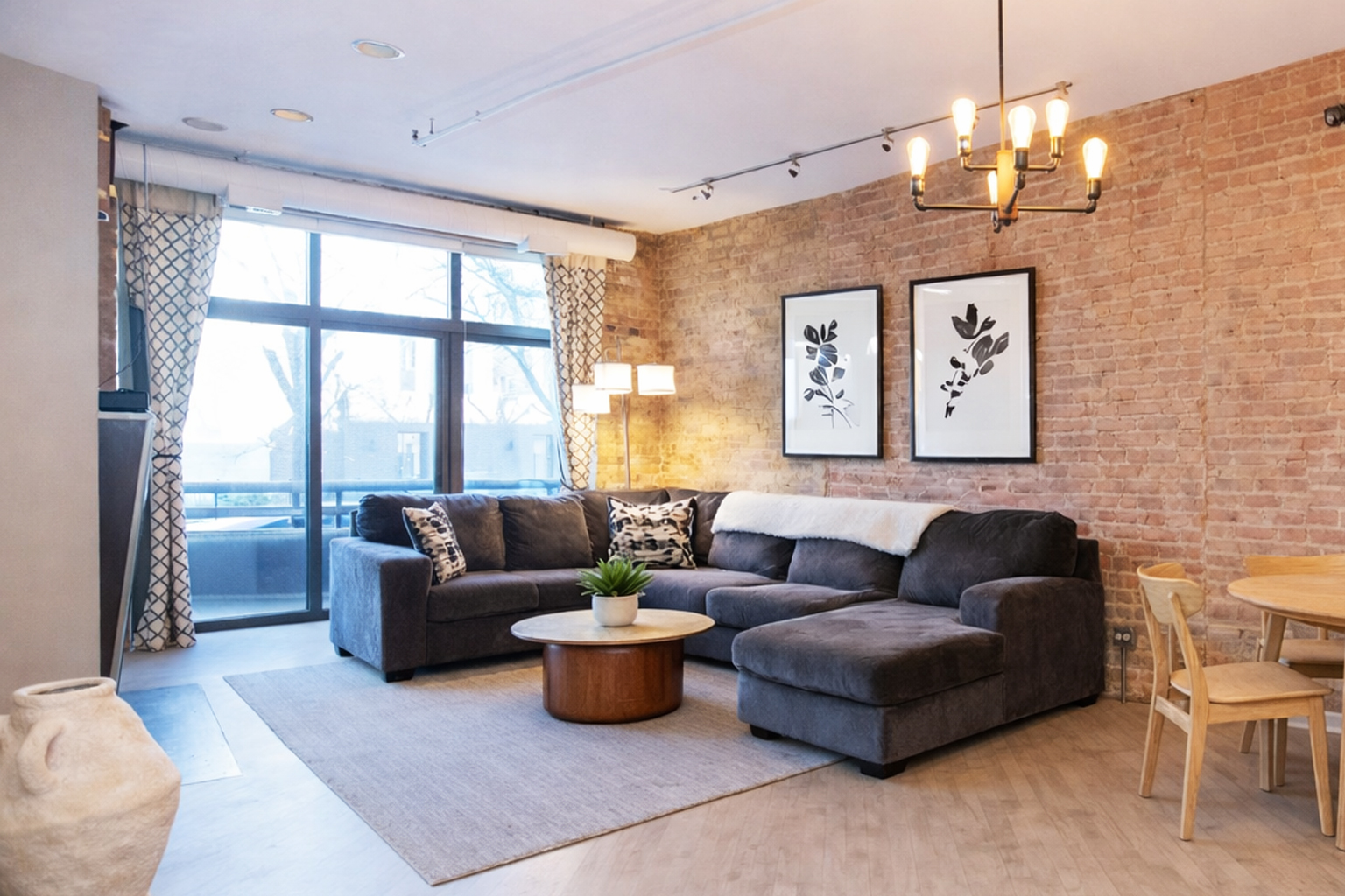 1735 W Diversey Parkway 118