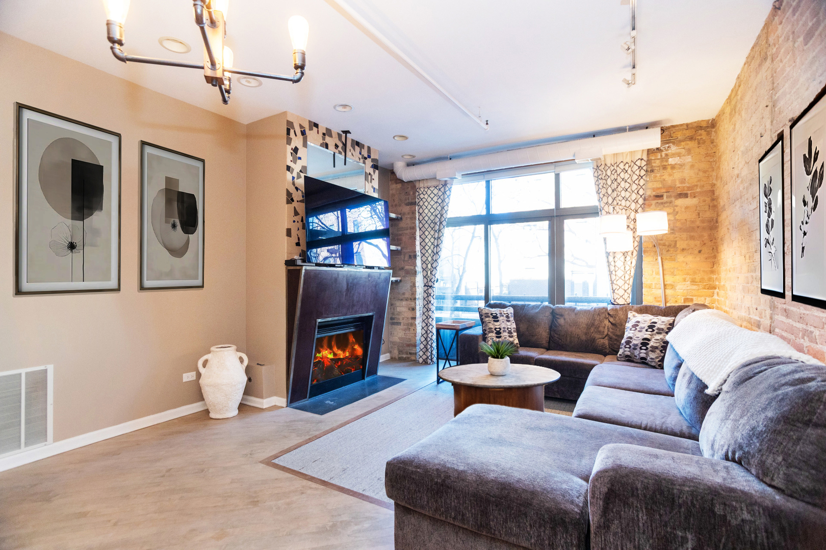 1735 W Diversey Parkway 118