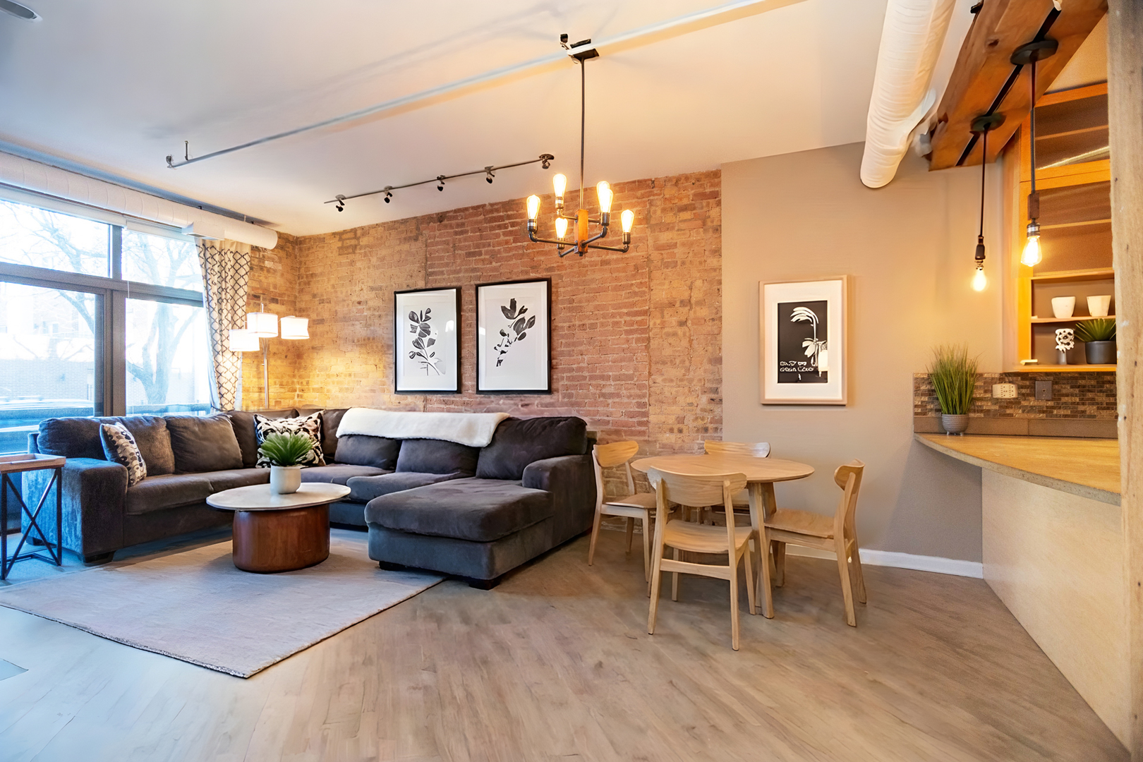 1735 W Diversey Parkway 118