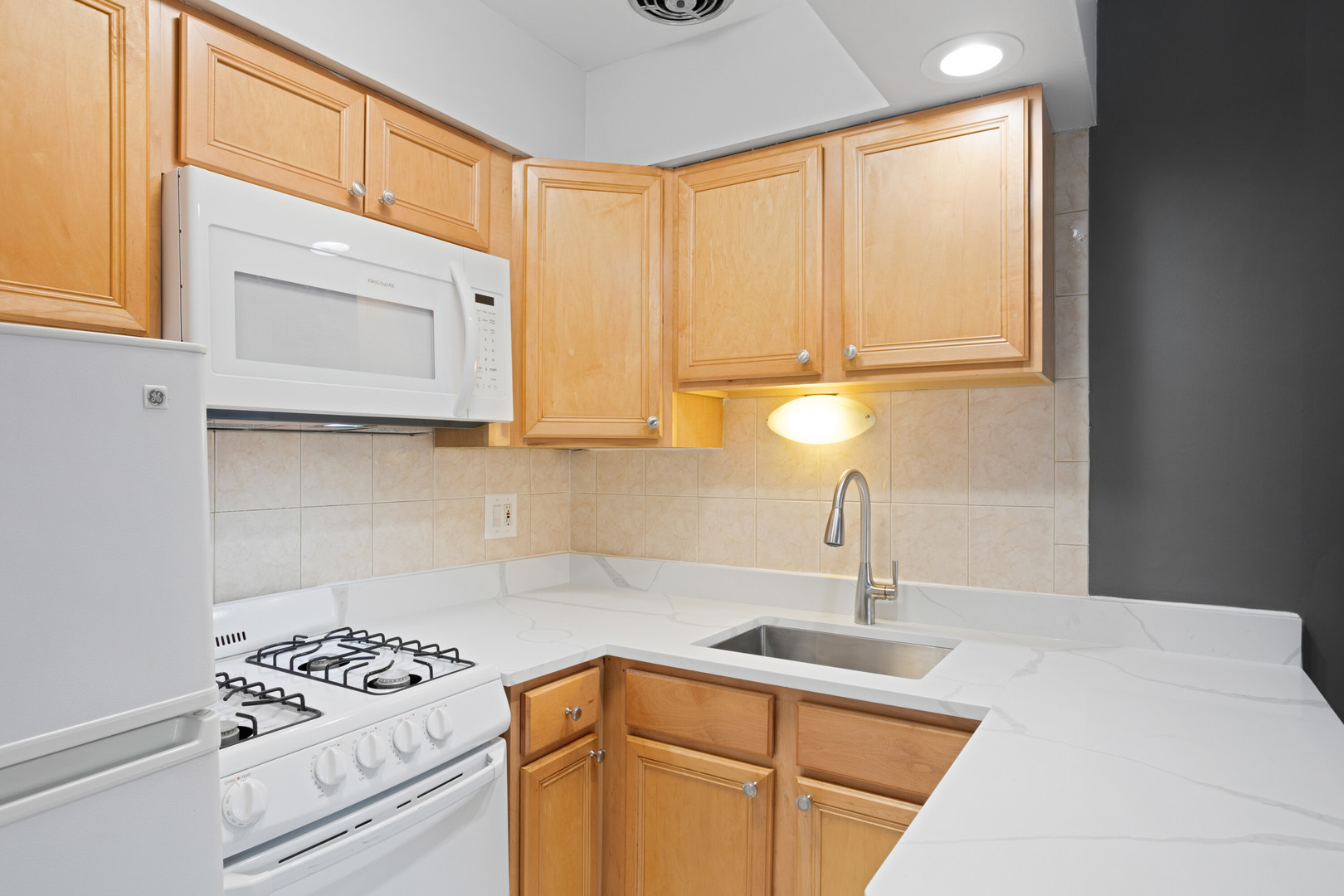 6758 N Sheridan Avenue 333