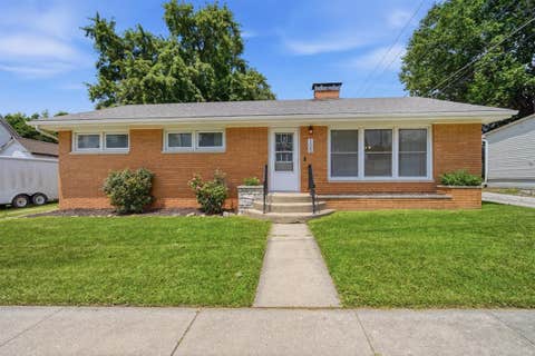 Photo of 105 W Main Street, Heyworth, IL 61745 (MLS # 12692815)