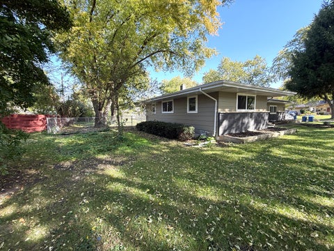 Tiny photo for 1500 Evergreen Street, St. Charles, IL 60174 (MLS # 12790568)