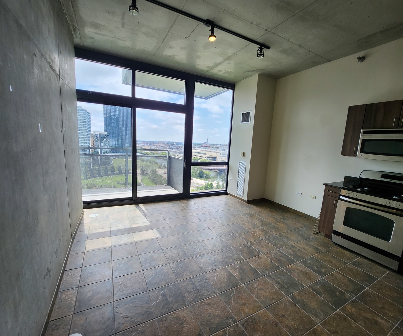 235 W Van Buren Street 1506