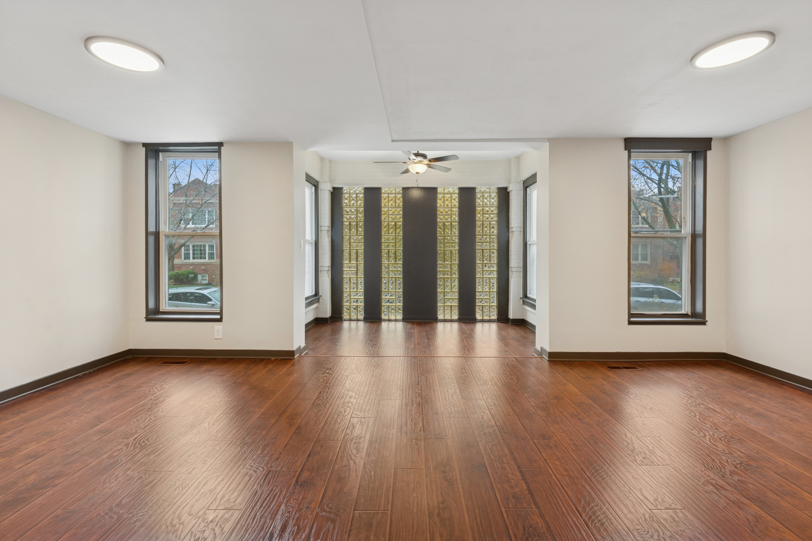 3045 W EASTWOOD Avenue 1