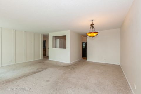 Tiny photo for 2211 S Highland Avenue #4B, Lombard, IL 60148 (MLS # 12429920)