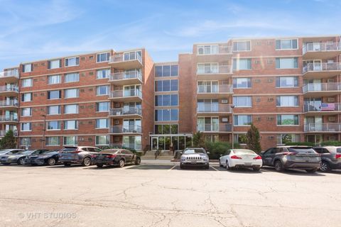 Tiny photo for 2211 S Highland Avenue #4B, Lombard, IL 60148 (MLS # 12429920)