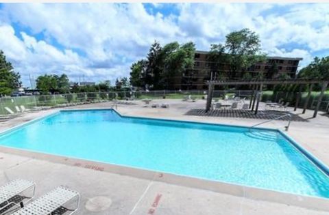 Tiny photo for 2211 S Highland Avenue #4B, Lombard, IL 60148 (MLS # 12429920)