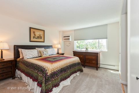 Tiny photo for 2211 S Highland Avenue #4B, Lombard, IL 60148 (MLS # 12429920)