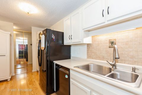 Tiny photo for 2211 S Highland Avenue #4B, Lombard, IL 60148 (MLS # 12429920)