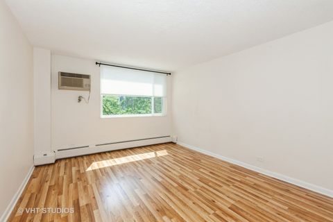 Tiny photo for 2211 S Highland Avenue #4B, Lombard, IL 60148 (MLS # 12429920)