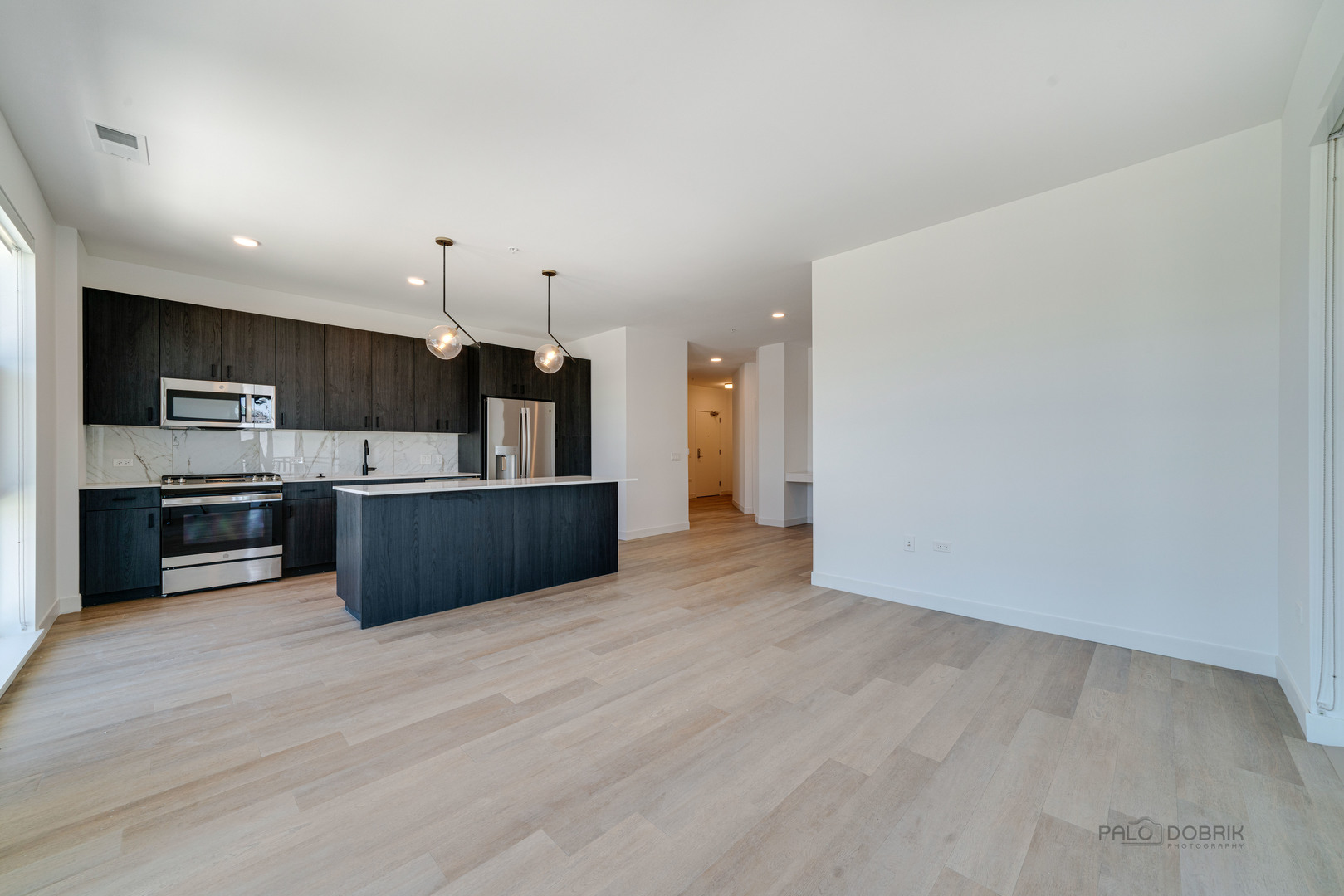 Vernon Hills, Illinois 60061, United States, 3 Bedrooms Bedrooms, ,2 BathroomsBathrooms,Residential,Active,239238