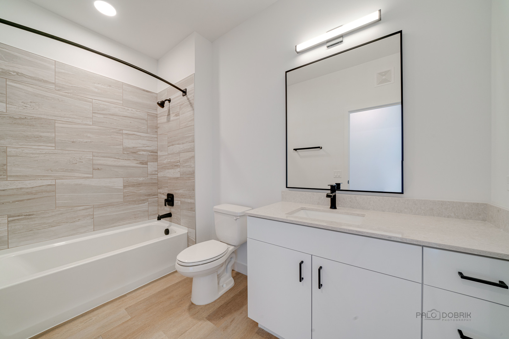 Vernon Hills, Illinois 60061, United States, 3 Bedrooms Bedrooms, ,2 BathroomsBathrooms,Residential,Active,239238