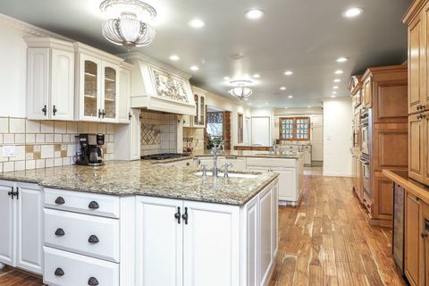 Tiny photo for 39 Mockingbird Lane, Oak Brook, IL 60523 (MLS # 12621773)