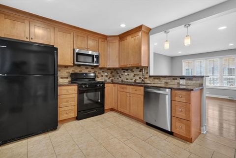 Tiny photo for 15 S Waiola Avenue #6, La Grange, IL 60525 (MLS # 12565641)