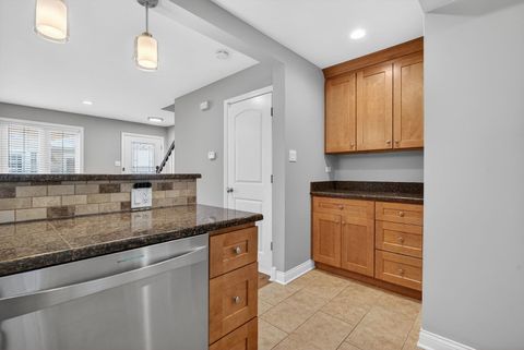 Tiny photo for 15 S Waiola Avenue #6, La Grange, IL 60525 (MLS # 12565641)