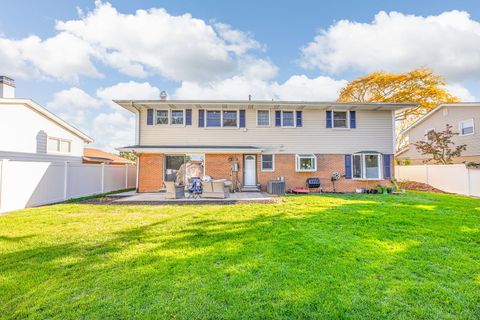 Tiny photo for 908 BRANTWOOD Avenue, Elk Grove Village, IL 60007 (MLS # 12500935)