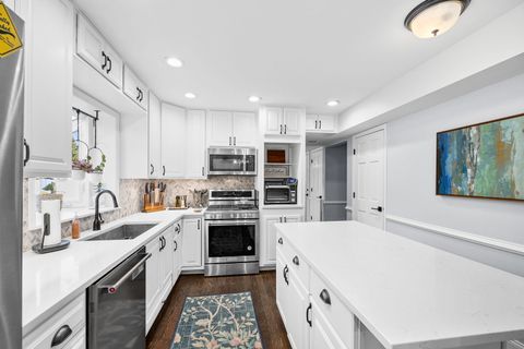 Tiny photo for 908 BRANTWOOD Avenue, Elk Grove Village, IL 60007 (MLS # 12500935)