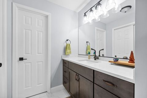 Tiny photo for 908 BRANTWOOD Avenue, Elk Grove Village, IL 60007 (MLS # 12500935)