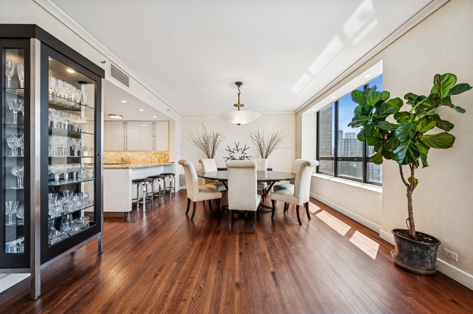 Chicago, Illinois 60611, United States, 3 Bedrooms Bedrooms, ,3 BathroomsBathrooms,Residential,Active,126897