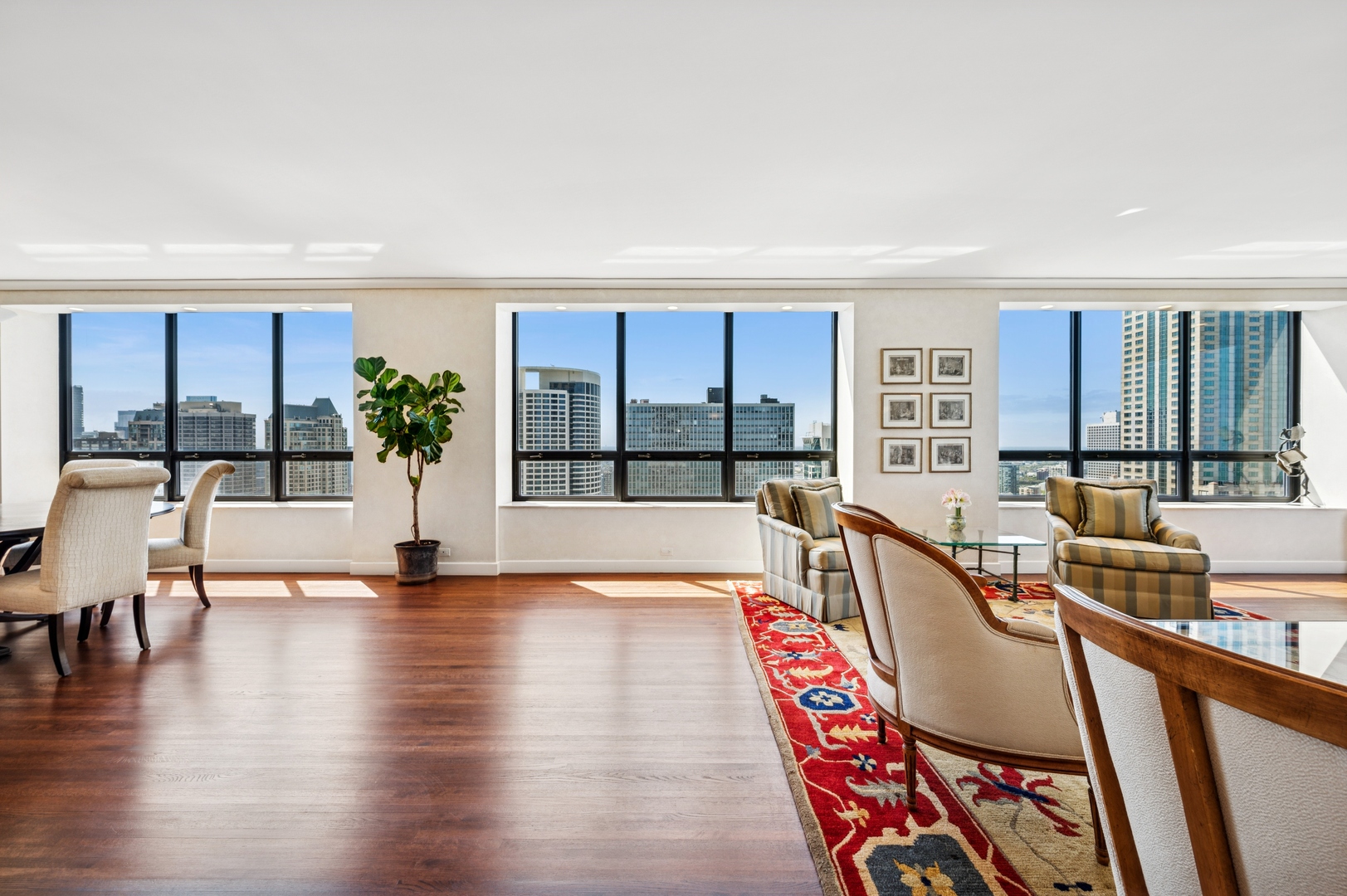 Chicago, Illinois 60611, United States, 3 Bedrooms Bedrooms, ,3 BathroomsBathrooms,Residential,Active,126897