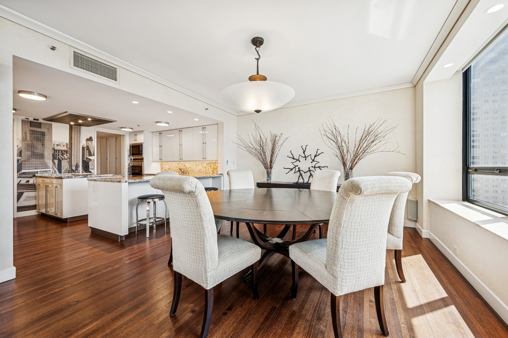 Chicago, Illinois 60611, United States, 3 Bedrooms Bedrooms, ,3 BathroomsBathrooms,Residential,Active,126897