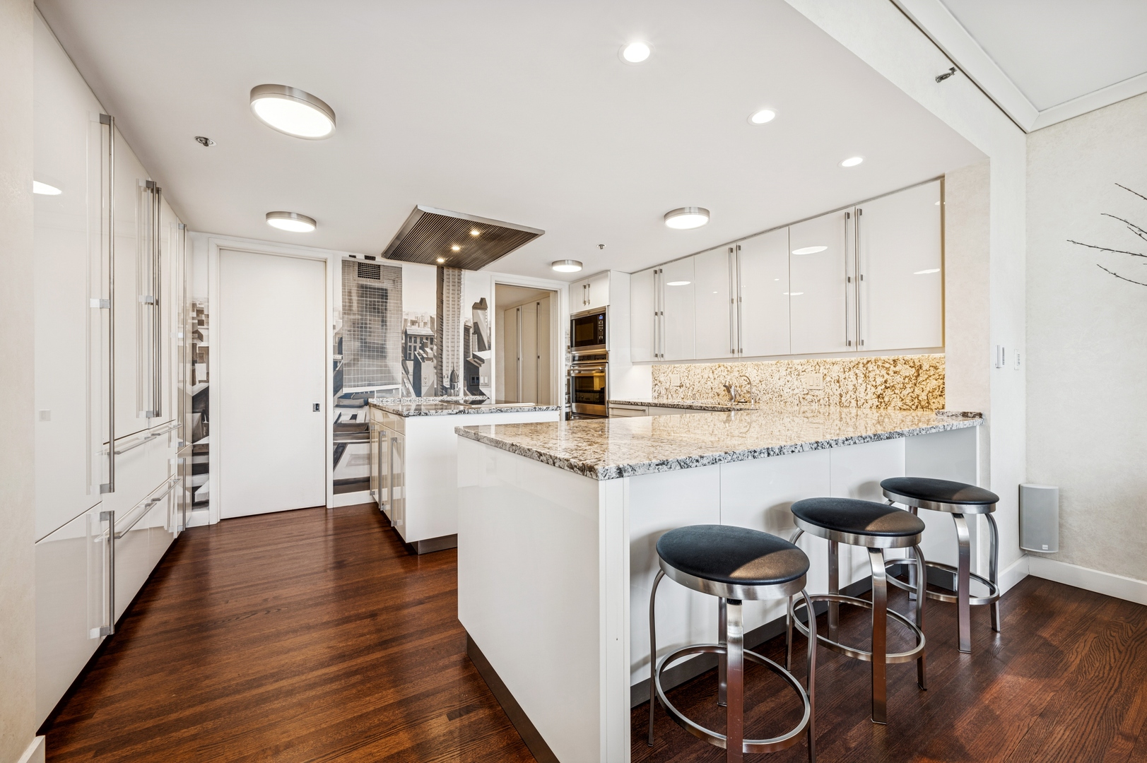 Chicago, Illinois 60611, United States, 3 Bedrooms Bedrooms, ,3 BathroomsBathrooms,Residential,Active,126897