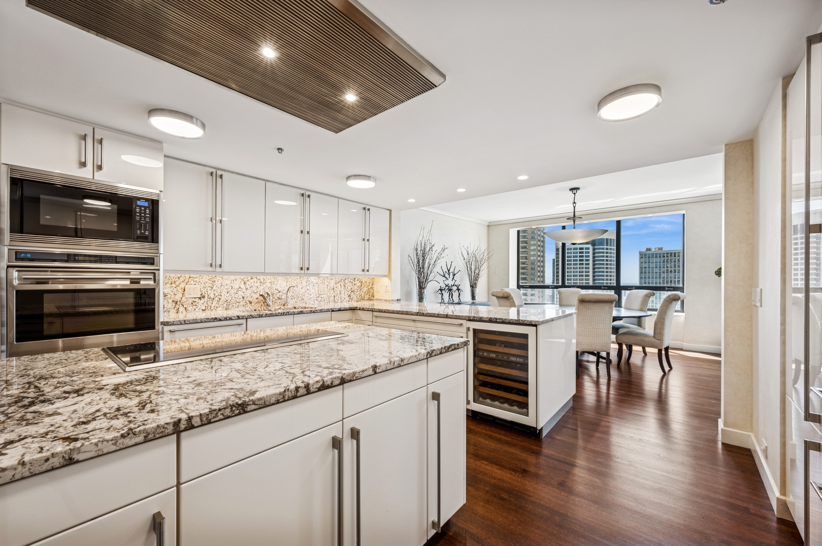 Chicago, Illinois 60611, United States, 3 Bedrooms Bedrooms, ,3 BathroomsBathrooms,Residential,Active,126897