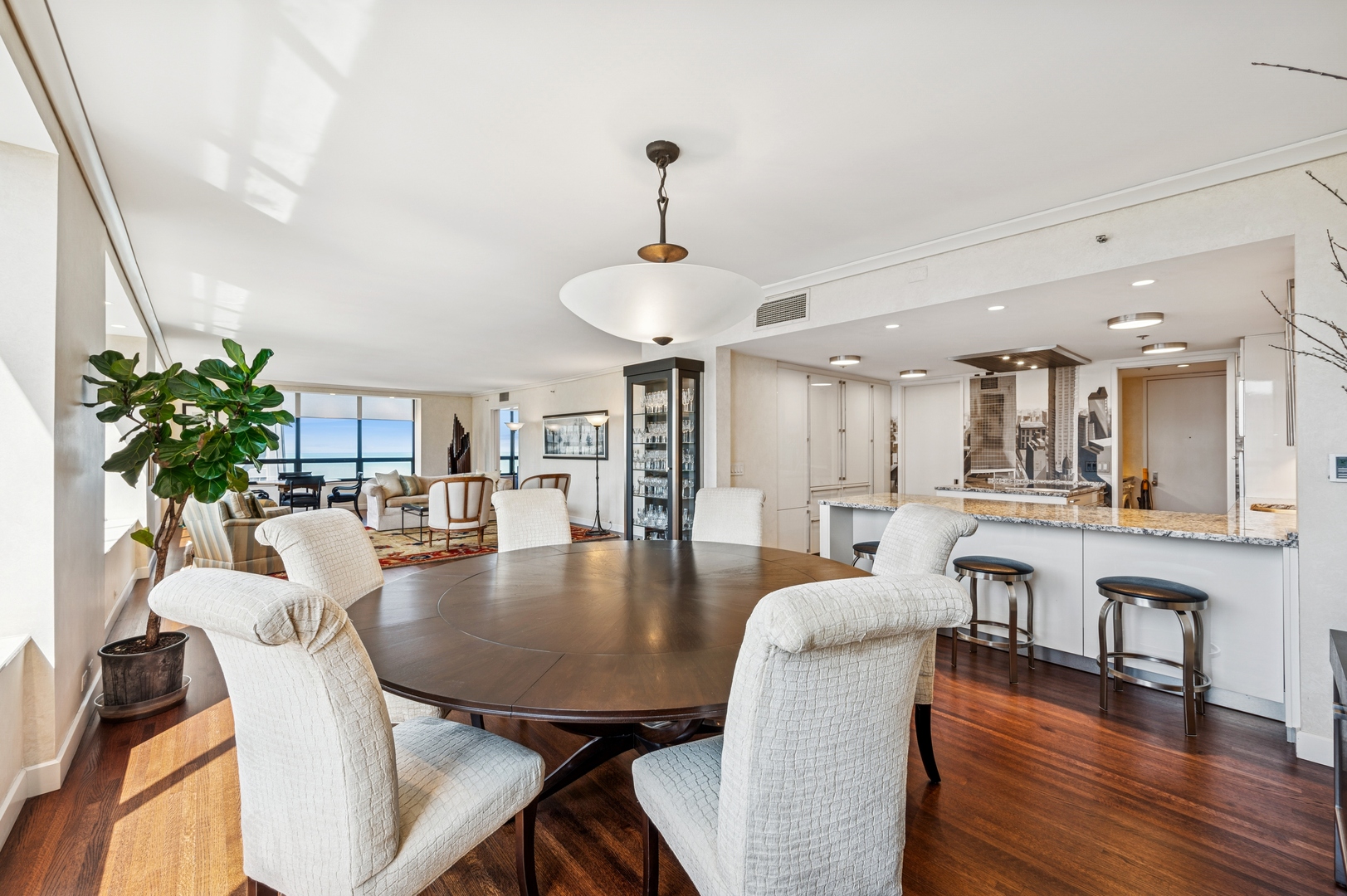 Chicago, Illinois 60611, United States, 3 Bedrooms Bedrooms, ,3 BathroomsBathrooms,Residential,Active,126897