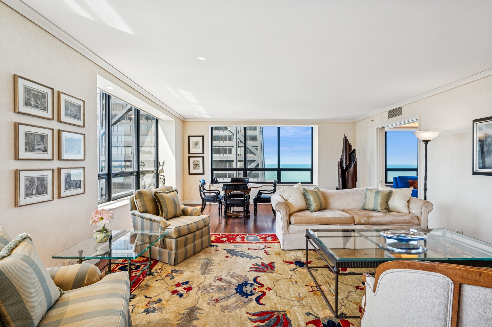 Chicago, Illinois 60611, United States, 3 Bedrooms Bedrooms, ,3 BathroomsBathrooms,Residential,Active,126897