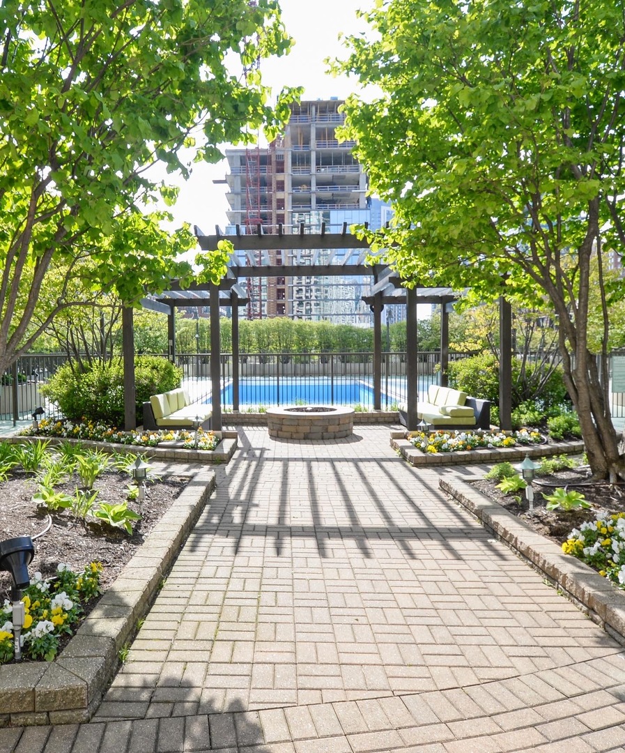400 N LaSalle Drive 3706
