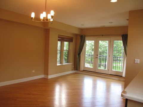 Tiny photo for 911 Maple Avenue #2N, Evanston, IL 60202 (MLS # 12627457)