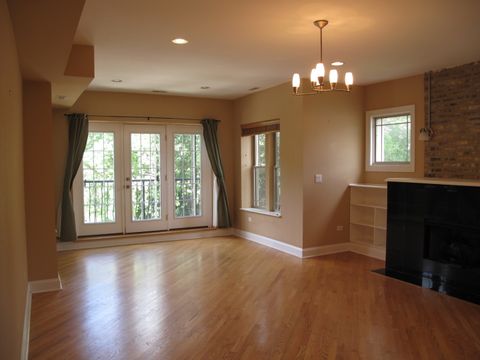 Tiny photo for 911 Maple Avenue #2N, Evanston, IL 60202 (MLS # 12627457)